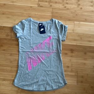 Women’s Nike short sleeve top size small